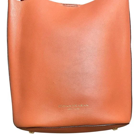 Donna Karan Adan Bucket Bag 100% Leather Pockets & Interior w/ Adjustable Strap - Picture 12 of 13
